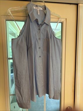 BCBGeneration Women’s Light Blue Cold-Shoulder Button-Up Shirt